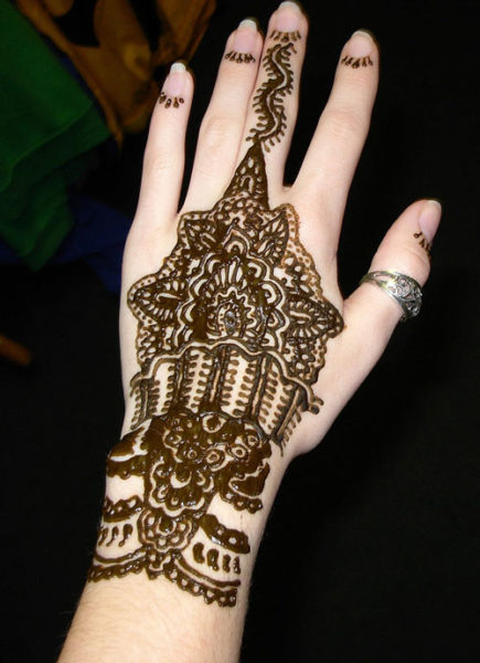 15 Eye-Catching Bangle Mehandi Designs with Images | I Fashion Styles