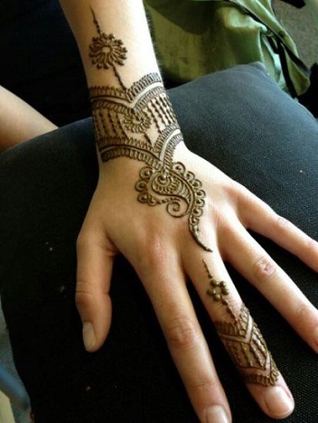 15 Eye-Catching Bangle Mehandi Designs with Images | I Fashion Styles