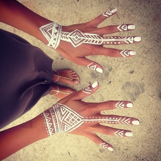 9 Best White Henna Designs with Images | I Fashion Styles