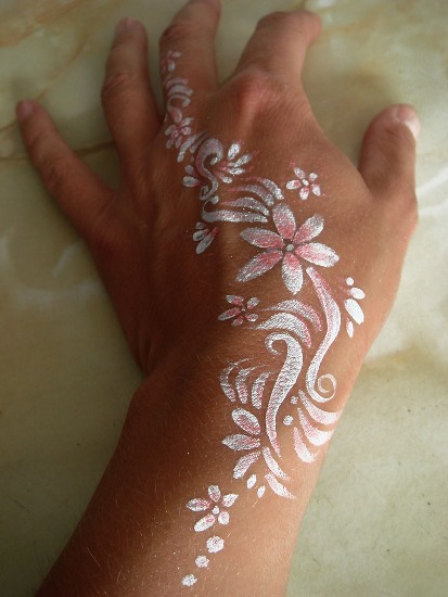 9 Best White Henna Designs with Images | I Fashion Styles