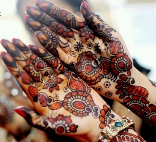 9 Modern and Attractive Red Cone Mehndi Designs | I Fashion Styles