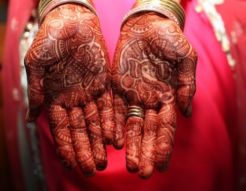 9 Modern and Attractive Red Cone Mehndi Designs | I Fashion Styles