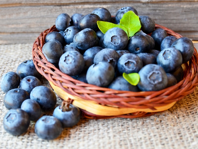 7 Best Beauty Treats Blueberry Face Packs at Home