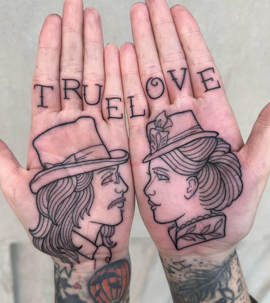 50+ Eye Catching Hand Tattoo Designs for Retro Style 2025