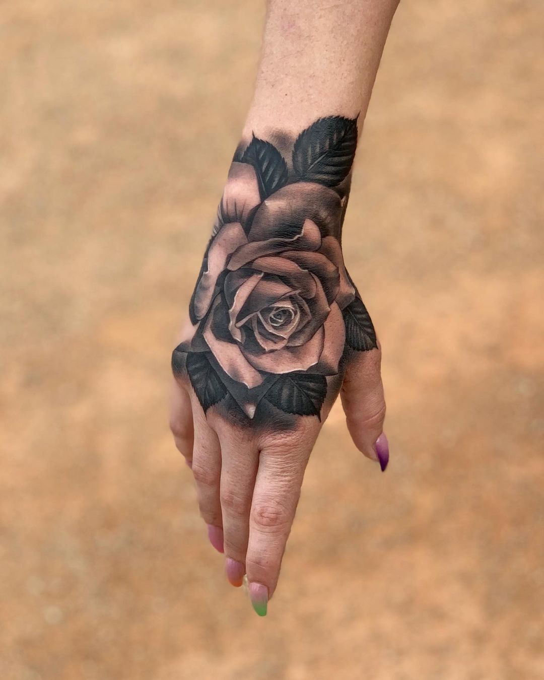 50+ Eye Catching Hand Tattoo Designs for Retro Style 2025