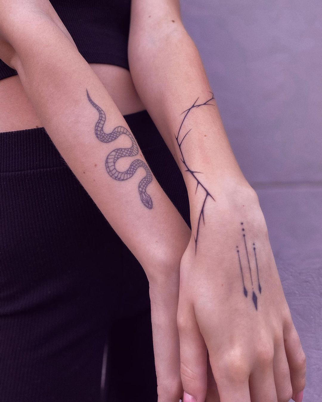 50+ Eye Catching Hand Tattoo Designs for Retro Style 2025