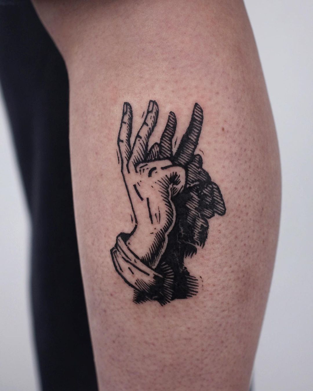 50+ Eye Catching Hand Tattoo Designs for Retro Style 2025