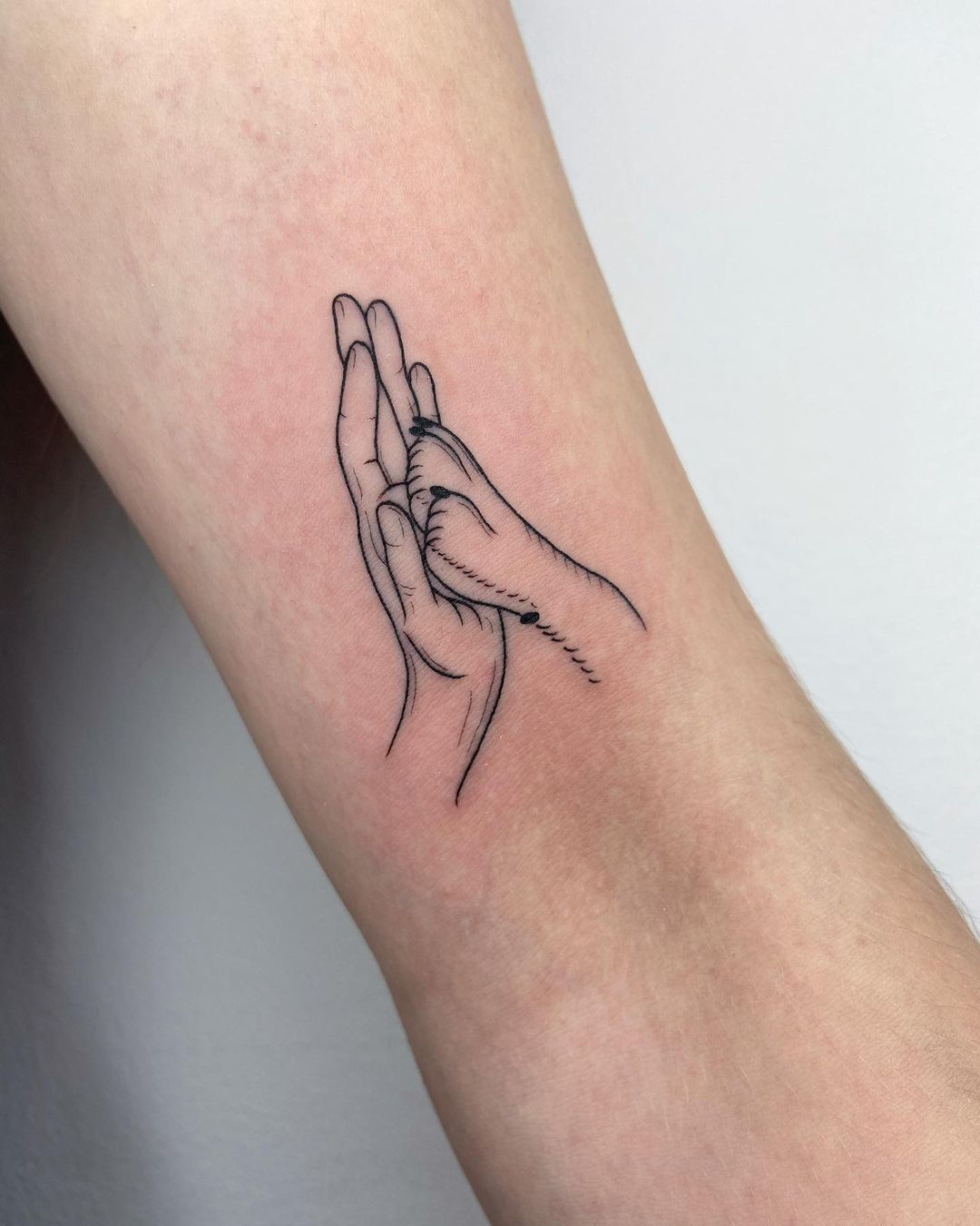 50+ Eye Catching Hand Tattoo Designs for Retro Style 2025