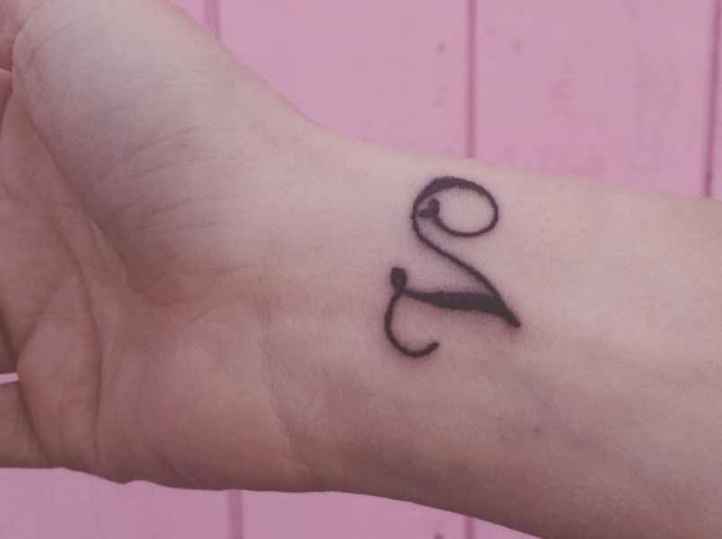 V Letter Tattoo Designs: 20 Trending Options In 2023
