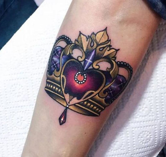 15+ Magnificent Queen Tattoo Designs and Ideas 2023