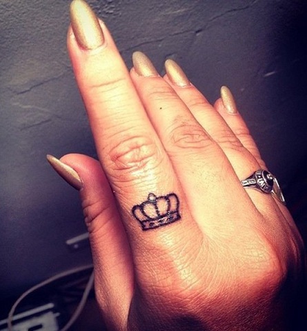 15+ Unique Crown Tattoo Designs to Embrace Royalty