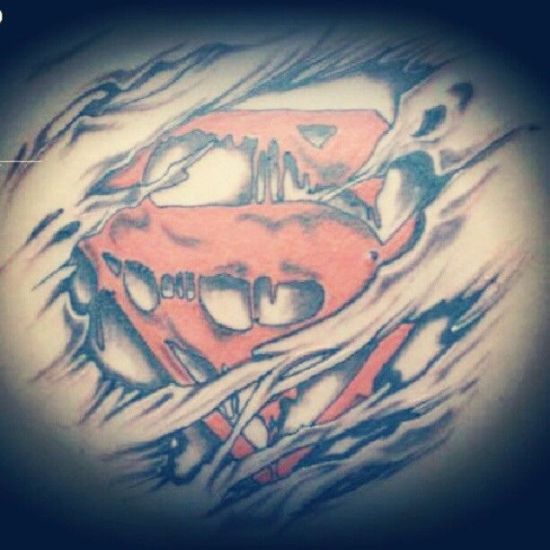 9 Superb Superman Tattoo Designs for True Fans