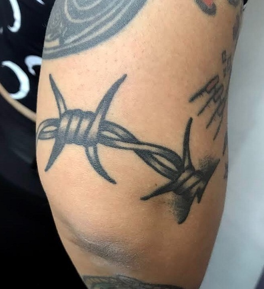 10 Bold and Captivating Barbed Wire Tattoo Designs