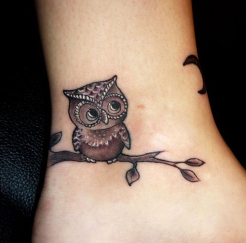 20 Eye-Catching Wrist Tattoo Designs for Men and Women
