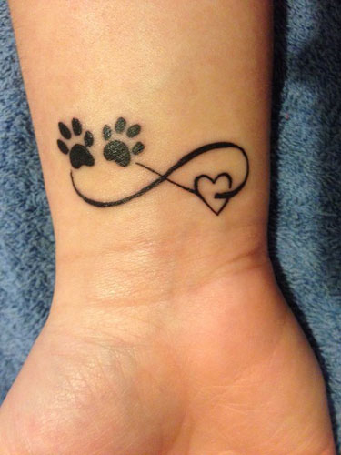 20 Eye-Catching Wrist Tattoo Designs for Men and Women