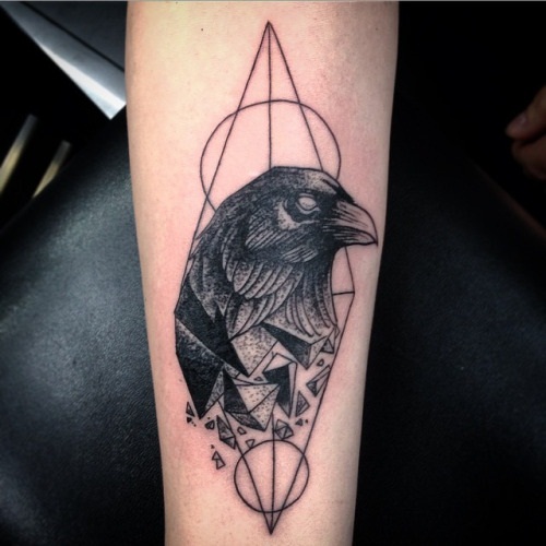 10+ Stylish and Traditional Crow Tattoo Designs | I Fashion Styles
