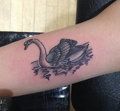 10+ Best Swan Tattoo Designs and Their Meanings