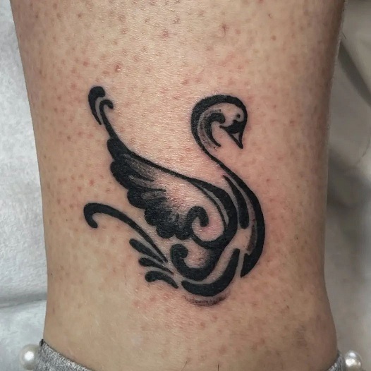 10+ Best Swan Tattoo Designs and Their Meanings