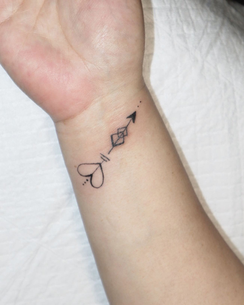 20 Stylish Arrow Tattoo Designs for Modern Look