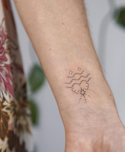15+ Stunning Aquarius Tattoo Designs for Zodiac Lovers