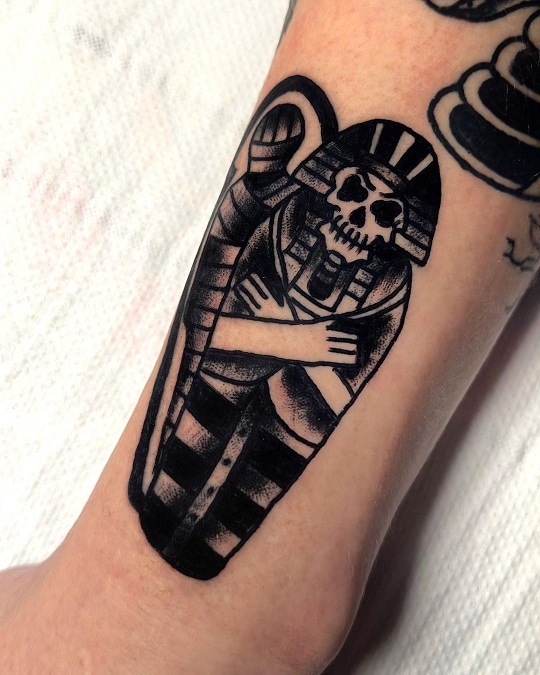10 Fascinating Mummy Tattoo Designs for Men and Women