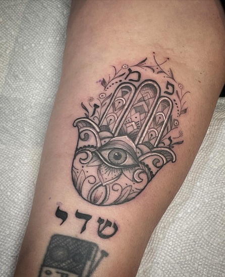 Top 15 Exclusive Hamsa Tattoo Designs | I Fashion Styles