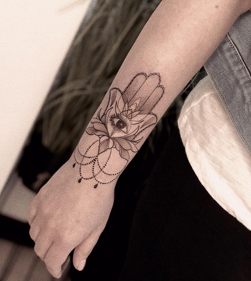 Top 15 Exclusive Hamsa Tattoo Designs | I Fashion Styles