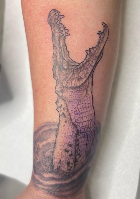 15+ Eye Catching Alligator Tattoo Designs for Powerful Look