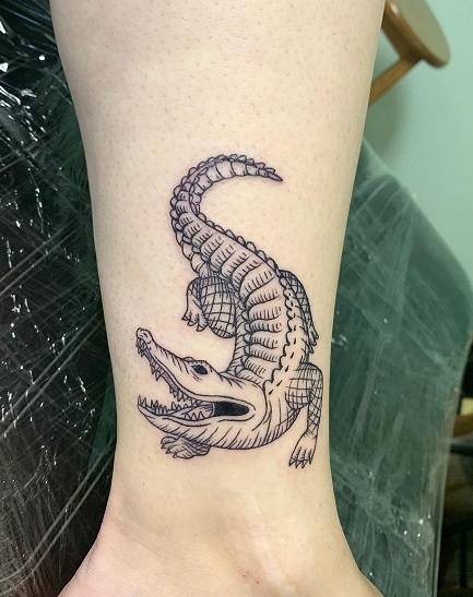 15+ Eye Catching Alligator Tattoo Designs for Powerful Look