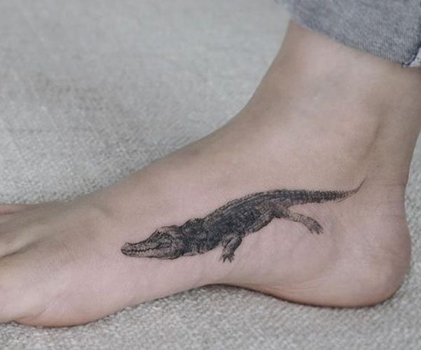15+ Eye Catching Alligator Tattoo Designs for Powerful Look