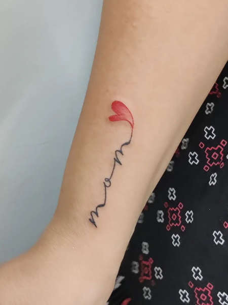 20 Beautiful Mom Tattoos to Celebrate Unconditional Love