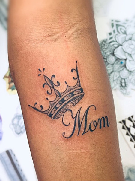 20 Beautiful Mom Tattoos to Celebrate Unconditional Love