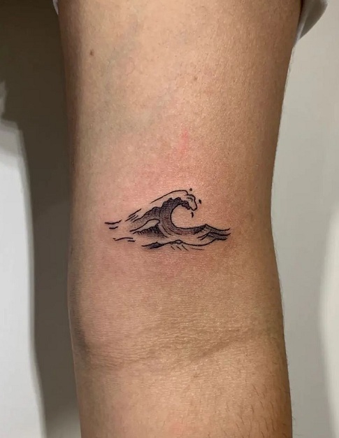 15+ Stunning Wave Tattoo Designs for Ocean Lovers