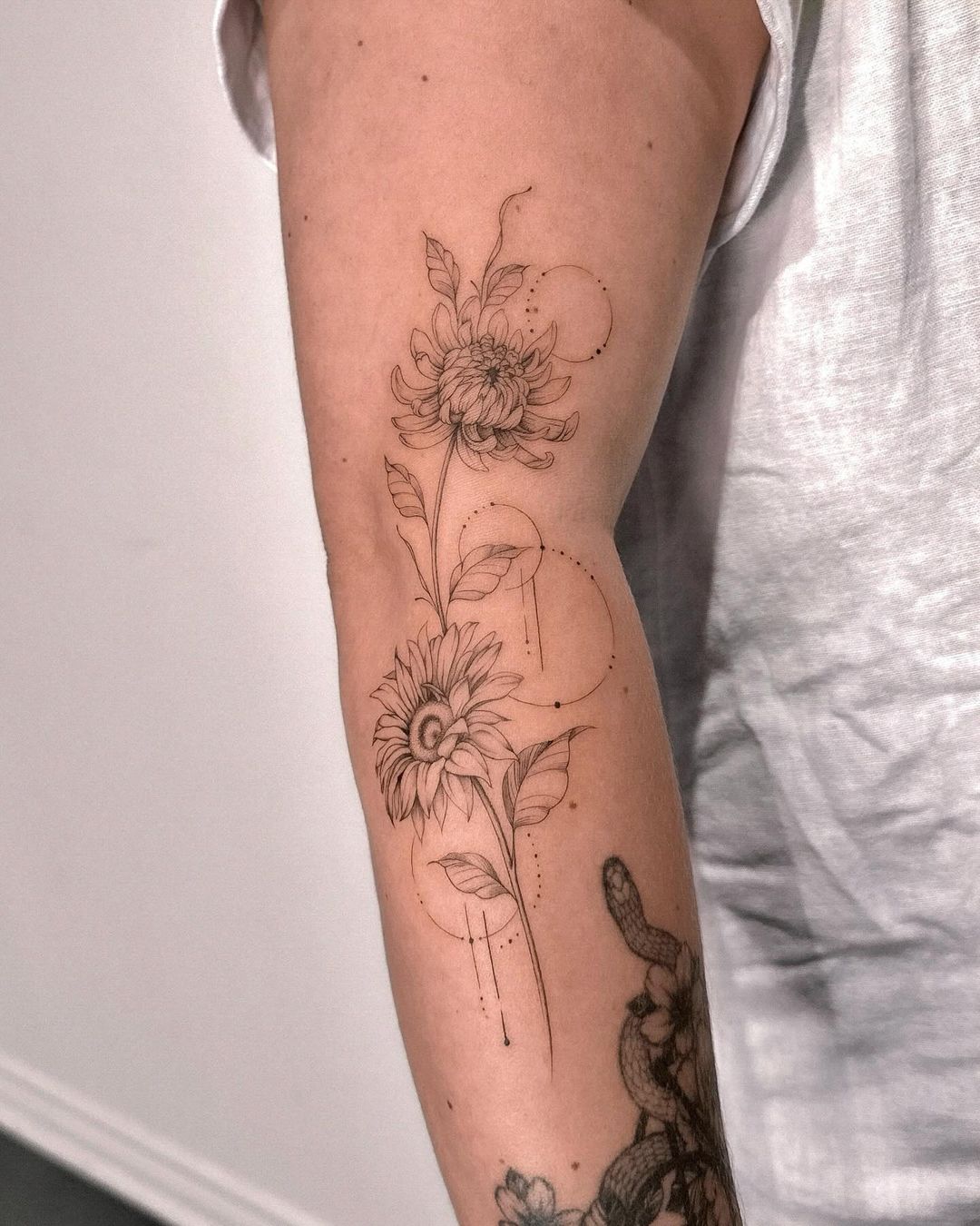 20+ Best Chrysanthemum Flower Tattoo Designs Just For You