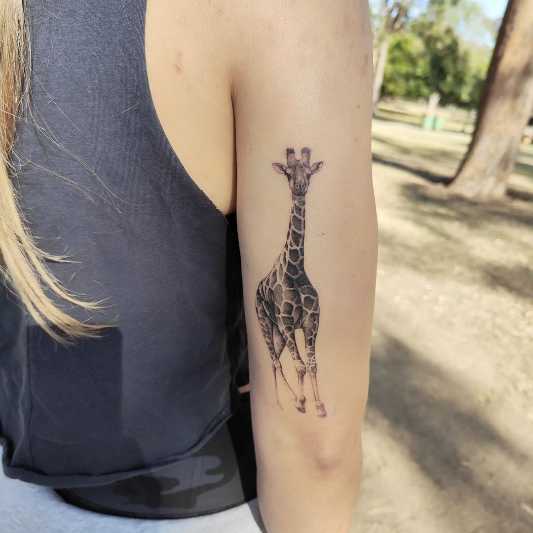 30+ Unique Giraffe Tattoo Designs with Meanings