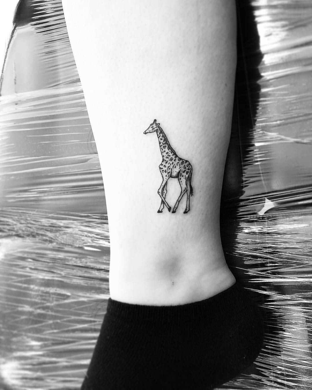 30+ Unique Giraffe Tattoo Designs with Meanings