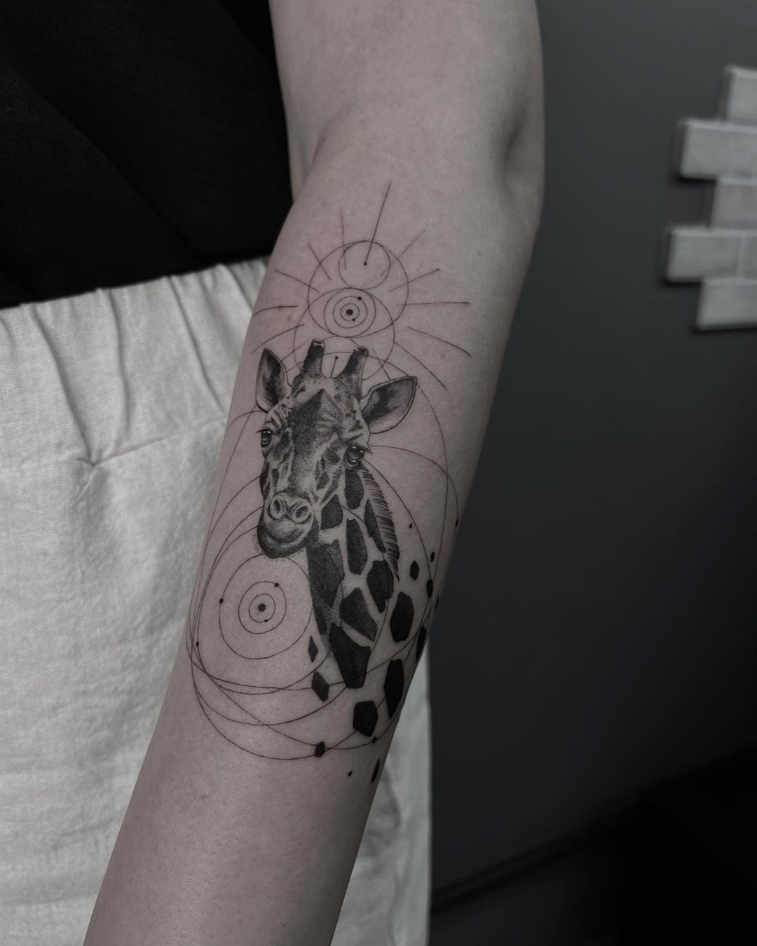 30+ Unique Giraffe Tattoo Designs with Meanings