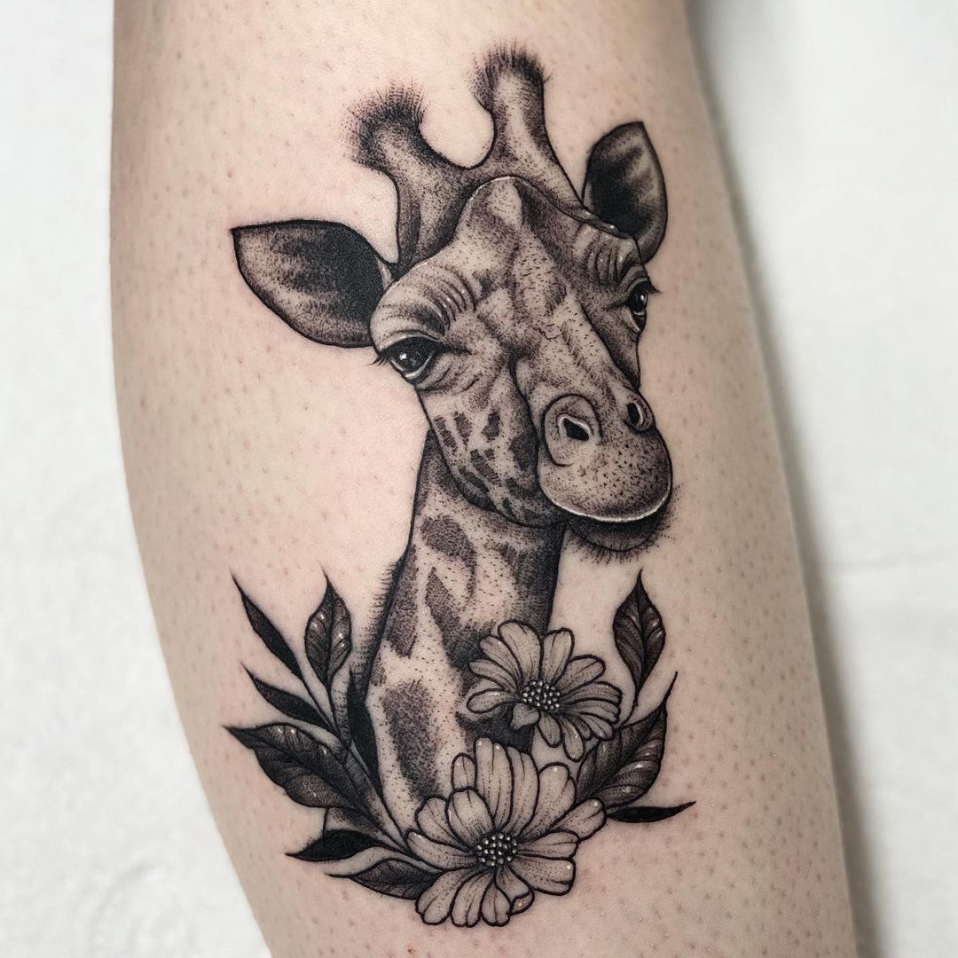30+ Unique Giraffe Tattoo Designs with Meanings