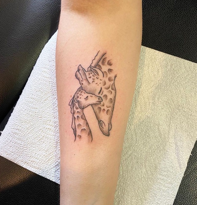 30+ Unique Giraffe Tattoo Designs with Meanings