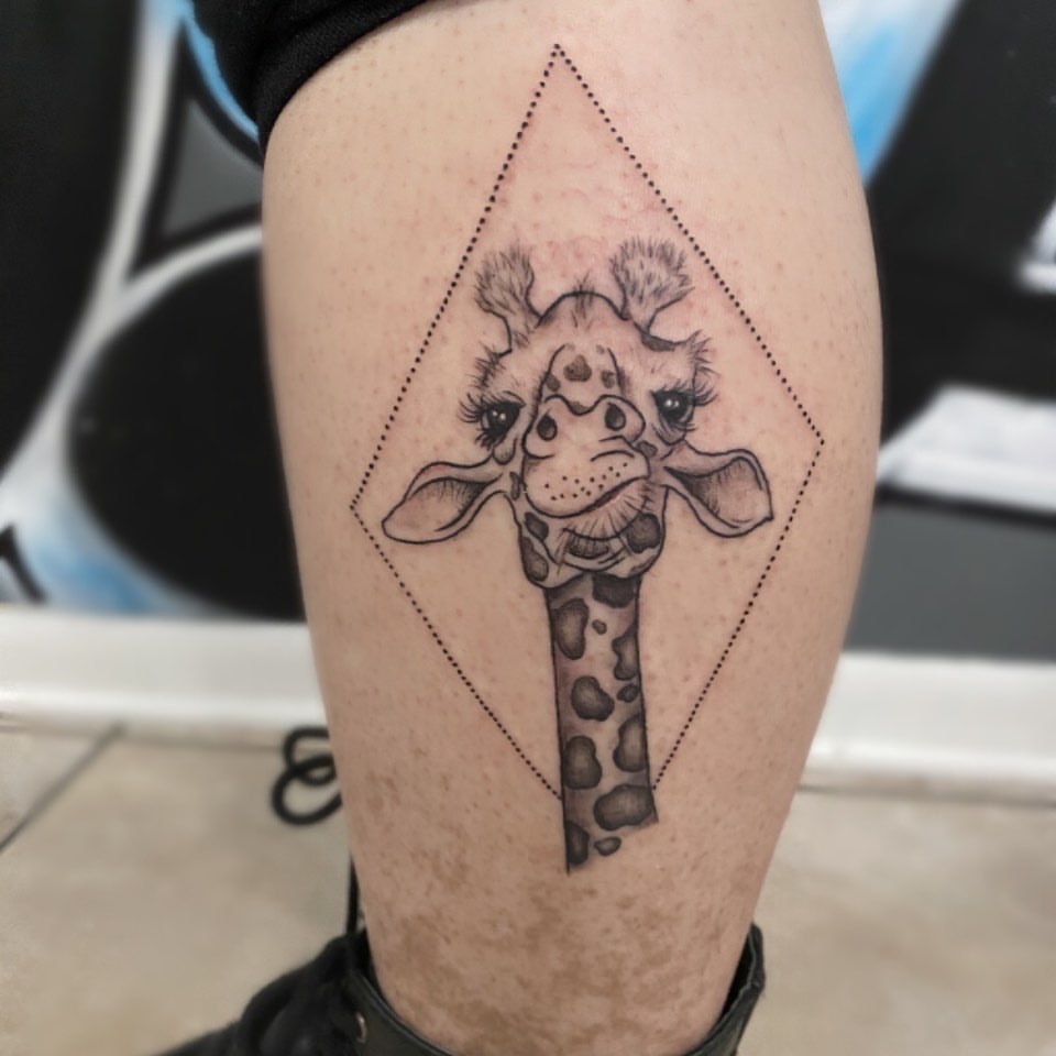 30+ Unique Giraffe Tattoo Designs with Meanings