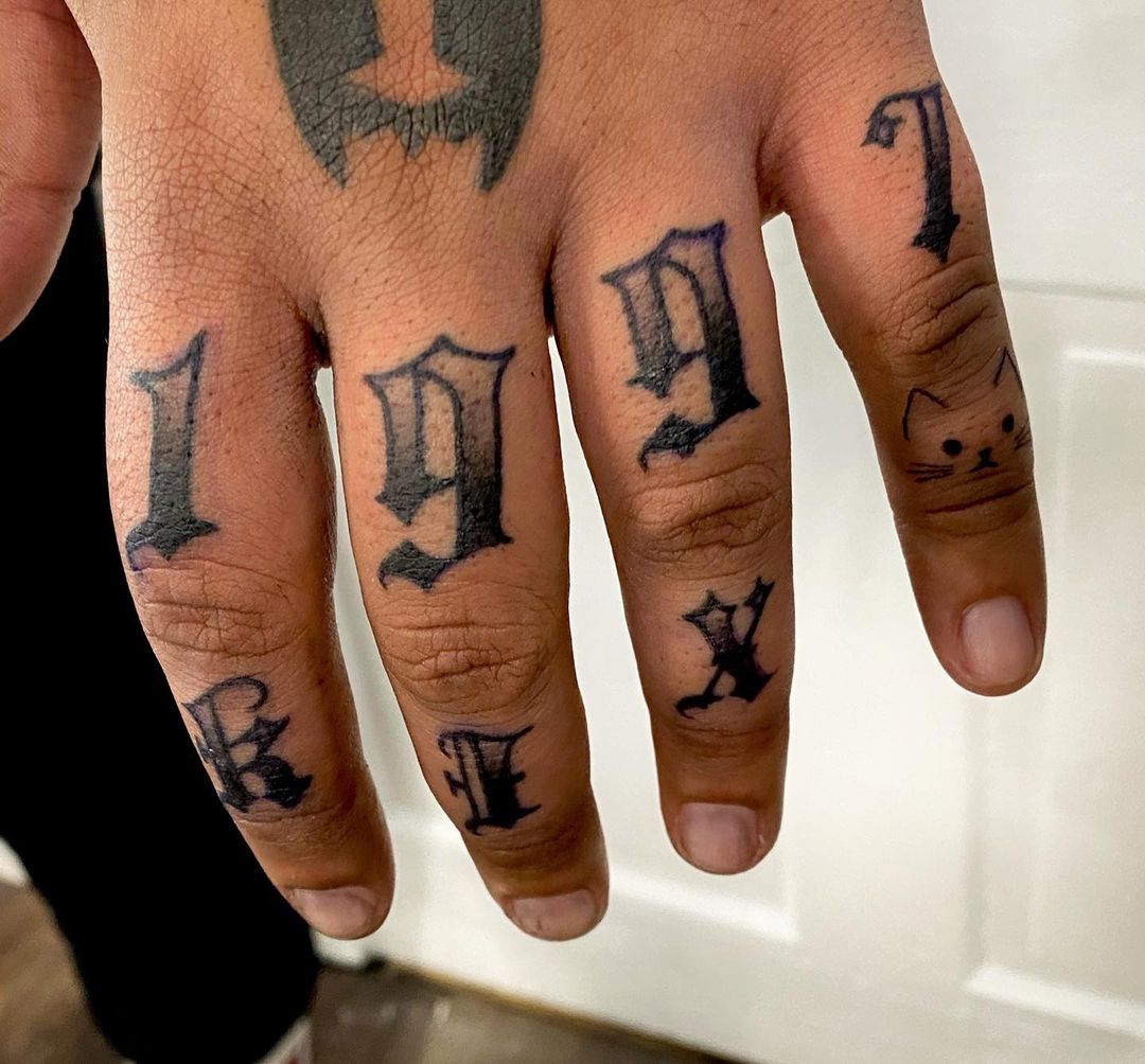 25 Stunning Knuckle Tattoo Ideas for Men and Women