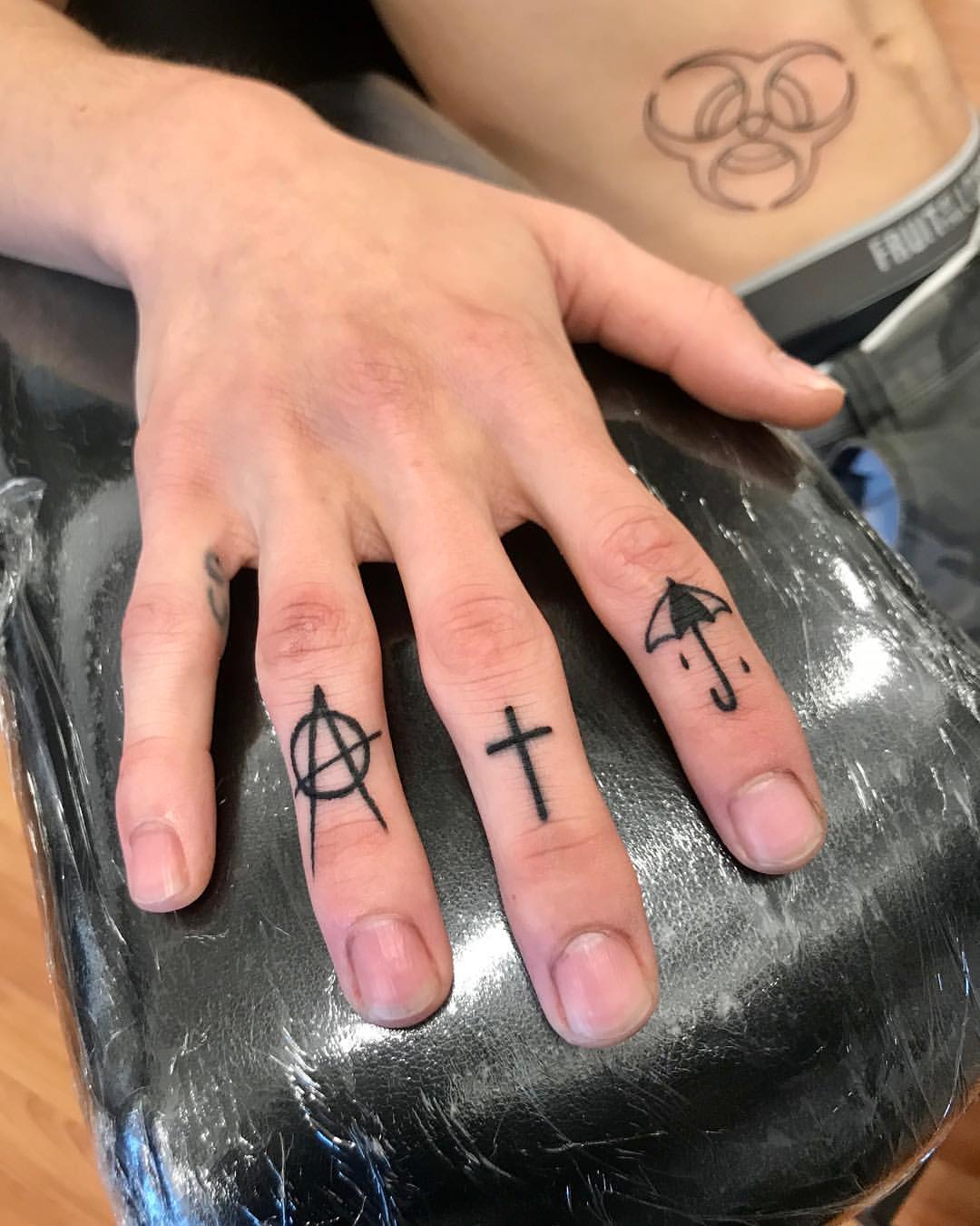 25 Stunning Knuckle Tattoo Ideas for Men and Women