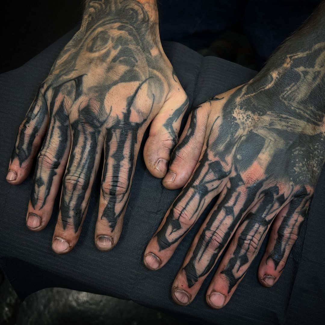 25 Stunning Knuckle Tattoo Ideas for Men and Women