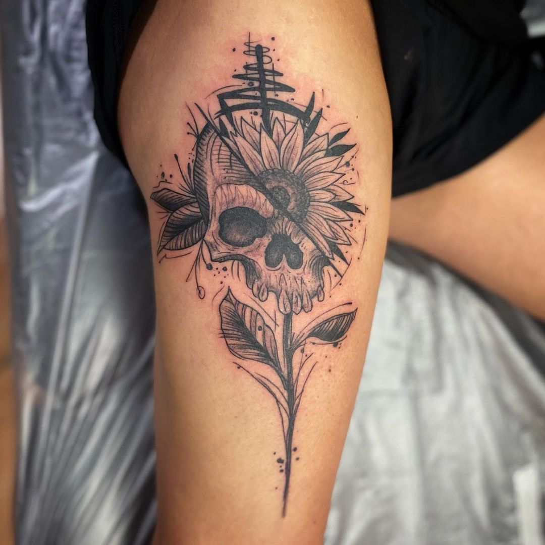 35+ Fantastic Thigh Tattoos For Women 2024