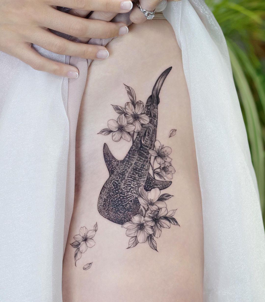 35+ Fantastic Thigh Tattoos For Women 2024