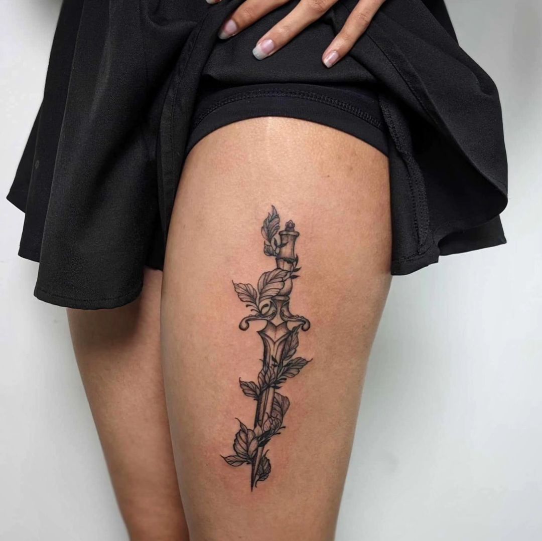 35+ Fantastic Thigh Tattoos For Women 2024
