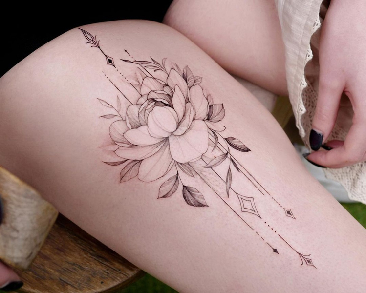 35+ Fantastic Thigh Tattoos For Women 2024