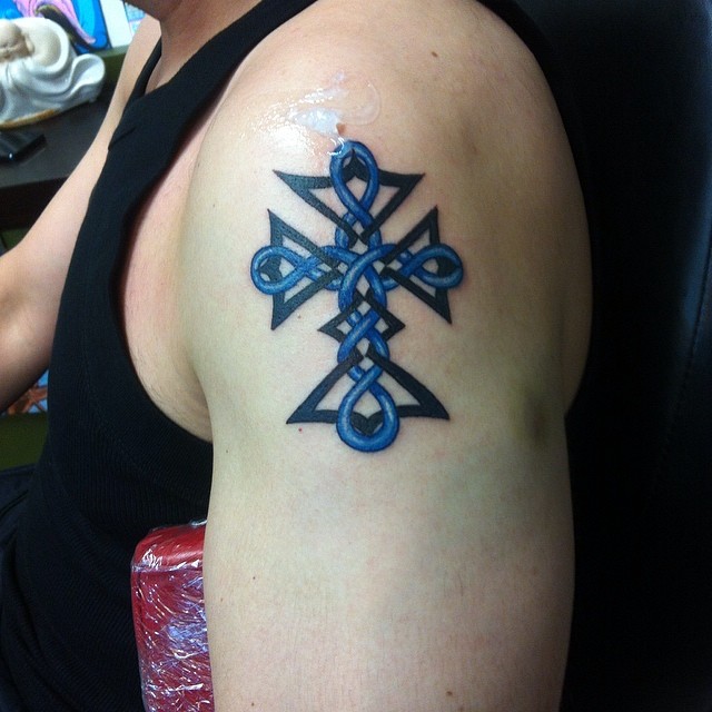 30+ Striking Tribal Cross Tattoo Designs Just For You 2024