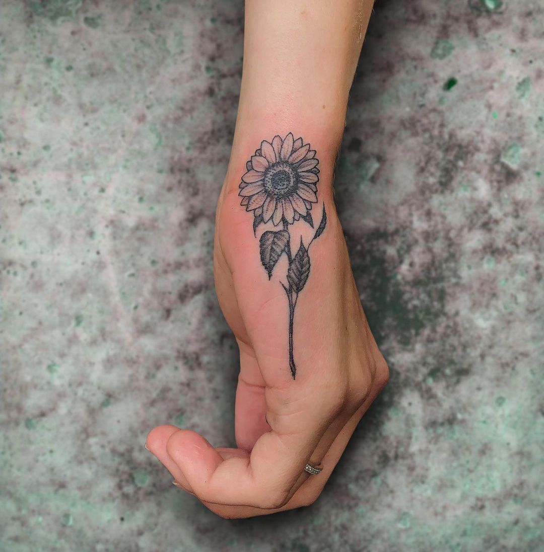 30 Stunning Sunflower Tattoo Designs to Brighten Your Skin