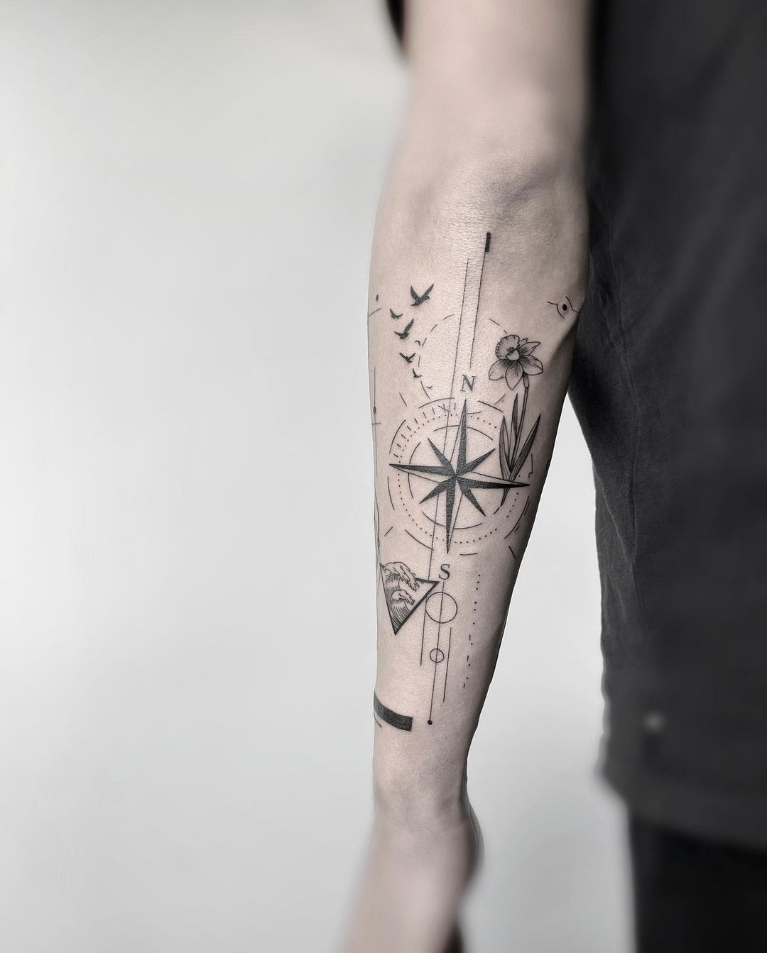30+ Charming Compass Tattoo Designs Perfect for Every Story